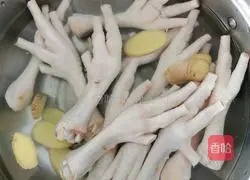 Cold Spicy Chicken Feet Recipe Illustration 2