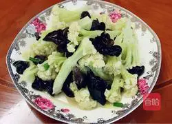 Illustration of how to make stir-fried black fungus with cauliflower 9