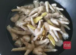 Illustration of how to make braised chicken feet with spicy sauce 2