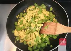 Illustration of how to make fried beans with garlic and eggs 15