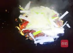 Illustration of how to make stir-fried shredded radish 7