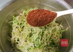 Illustration of how to make shredded white radish mixed with soy sauce 7