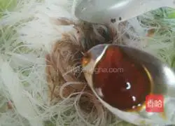 How to stir-fry vermicelli with cabbage Illustration 10