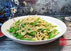 Illustration of how to stir-fry thousands of green peppers 17