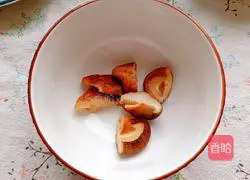 Illustration of how to stir-fry seasonal vegetables with olive oil 4