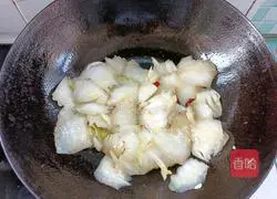 Illustration of how to make vinegar cabbage 8