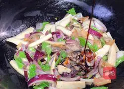 Illustration of how to make peppercorns and king oyster mushrooms 12