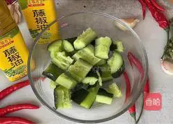 Illustration of how to make rattan fragrant cucumber 2
