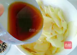 Illustration of how to make hot sauce potato chips 5
