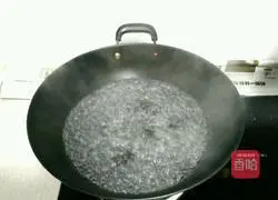 Illustration of how to make lotus pond stir-fry 6