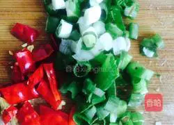 Illustration of how to stir-fry mung bean sprouts 2