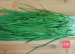 Chives Illustration of how to make fried dried beans 1