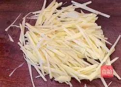 Illustration of how to make spicy and sour potato shreds 1