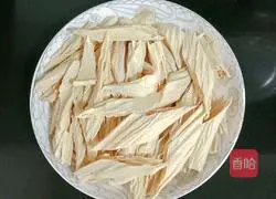 Illustration of how to make stir-fried yuba and carrots 2