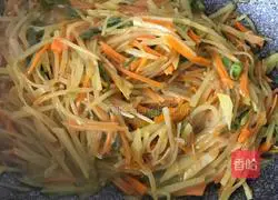 Illustration of how to make fried shredded potatoes 8