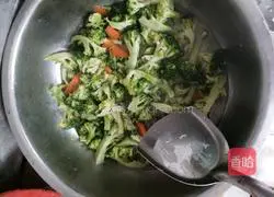 Illustration of how to make sea rice mixed with broccoli 3