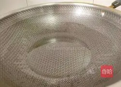 Illustration of how to make green and red flowers 7