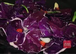 Illustration of spicy and sour purple cabbage recipe 6
