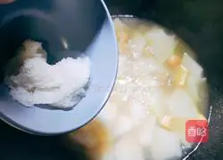 Illustration of how to make winter melon, scallops and bamboo fungus soup 9