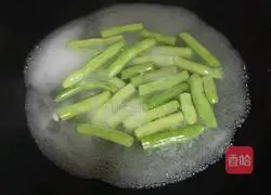 Illustration of how to make fried beans with mashed garlic 3