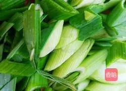 Illustration of how to make pickled cabbage and pork rice rolls 6