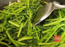 Illustration of how to make stir-fried water spinach 10