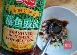 Illustration of how to make enoki mushrooms with minced garlic and tinfoil 6