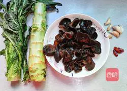 Illustration of how to make fried lettuce with fungus 1