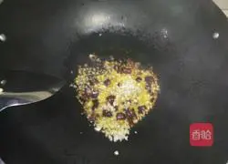 Illustration of how to make stir-fried bean sprouts with leeks 5