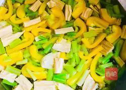 Illustration of how to make cold celery and yuba 3