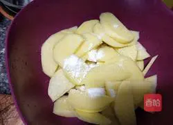 Illustration of how to cook potatoes with garlic 2