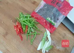 Illustration of how to make spicy and sour shredded potato bento 2