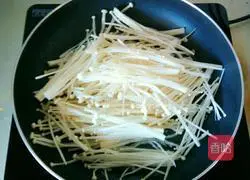 Enoki mushrooms in oyster sauce Illustration of how to do it 5
