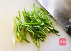 Illustration of how to make green pepper and potato shreds 4