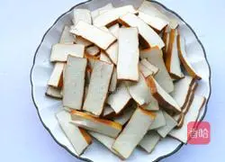 Illustration of how to make fried celery with fragrant aroma 2