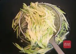 Illustration of how to cook small tomatoes and raw melon 4