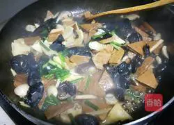 Illustration of how to make fragrant dried vegetables 8