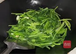 Illustration of how to stir-fry mustard greens 5