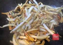 Illustration of how to stir-fry dried cabbage 8