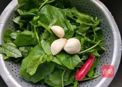 Illustration of how to make stir-fried fungus 2