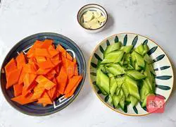 Cucumbers and carrots fried Practice illustration 2