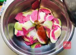 Illustration of how to make raw radish skin 5