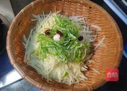 Illustration of homemade fried potato shreds 8