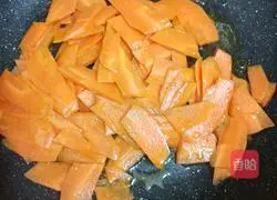 Illustration of how to make fried carrots with seafood mushrooms 2