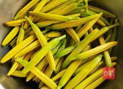 Illustration of how to cook day lilies 5