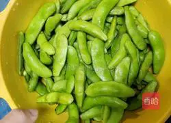 Illustration of how to make spiced edamame 4