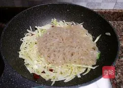 Illustration of how to make stir-fried vermicelli with cabbage 9