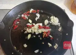 Illustration of how to make cabbage vermicelli 4