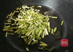 Stir-fried spicy green garlic sprouts Illustration of how to make tofu 4