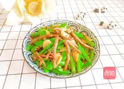Illustration of how to stir-fry green beans with tea tree mushrooms 1
